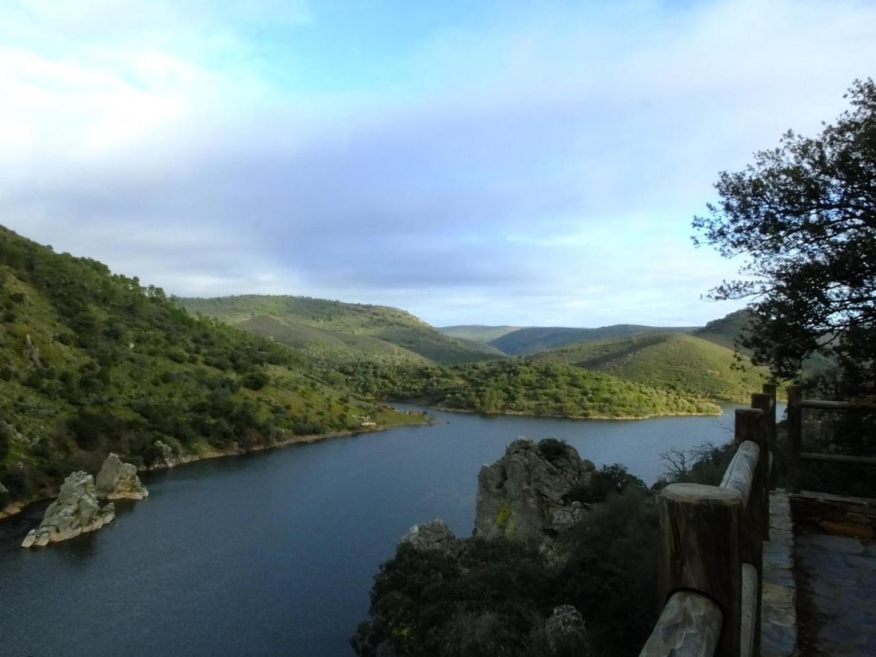 Casa Rural La Sierra De Monfraguee มัลปาร์ติดา เดอ ปลาเซนเซีย ภายนอก รูปภาพ